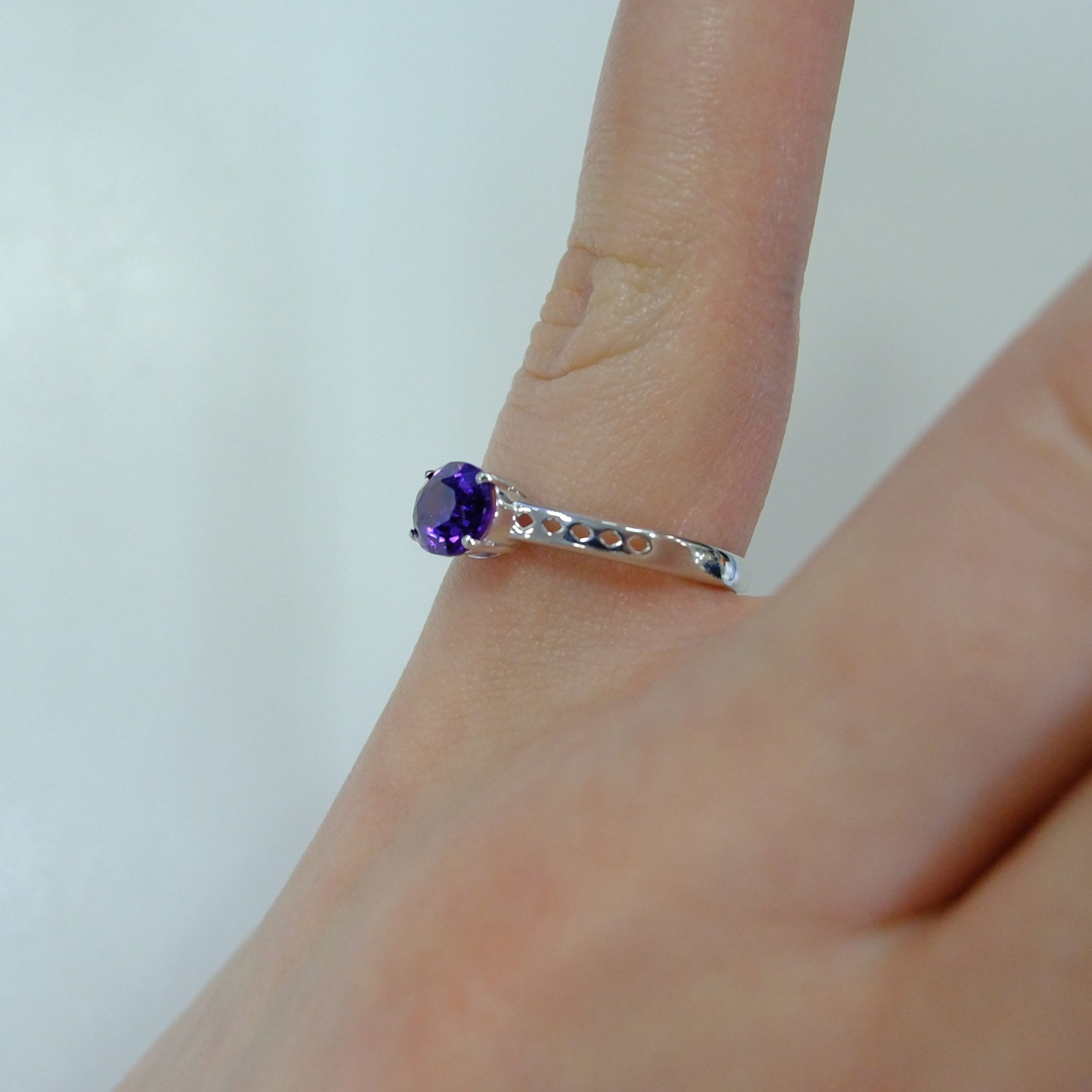 Серебряное кольцо с аметистом